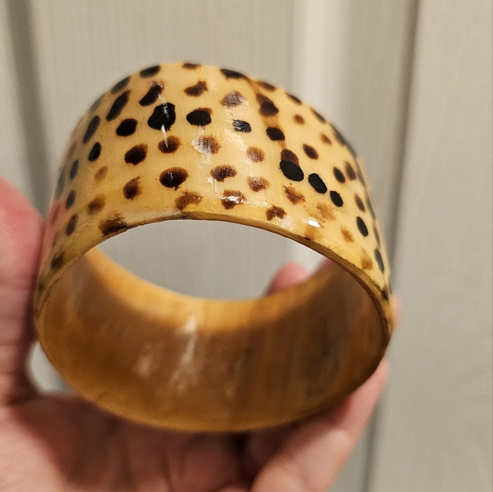 Antique Natural Horn Lacquered Bracelet - Picture 9 of 12